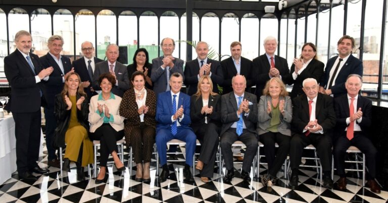 Un mensaje para Milei? el presidente uruguayo, invitado estrella en un selecto almuerzo de negocios