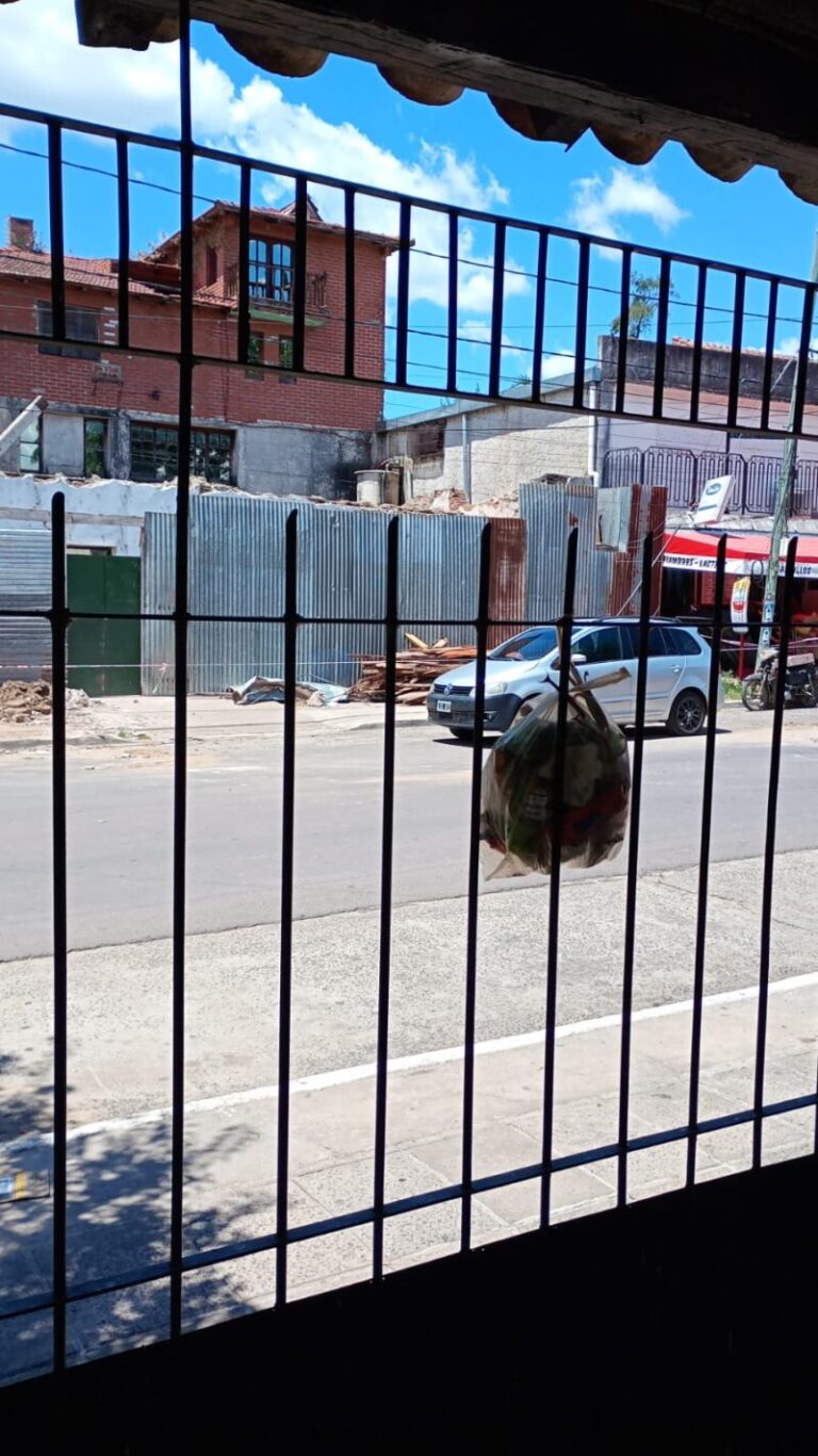 Denuncian contravención por demolición de una casa histórica de 1860 en Itatí