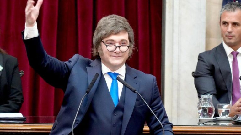 La fractura de La Libertad Avanza: Javier Milei polariza con el peronismo pero descuida su propia interna