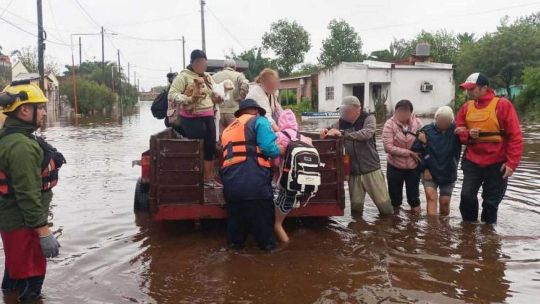 La caída de agua generó casi 15 mil evacuados