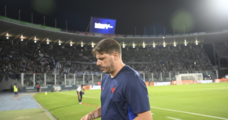 Ayude, del «Obviamente no me voy a ir» a su despido de San Lorenzo