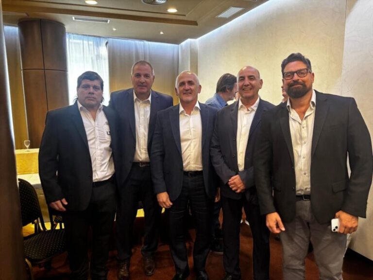Félix Páez Molina asume como nuevo presidente de la UAR