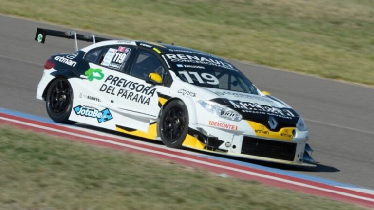 Facundo Ardusso con su Renault Fluence en el autódromo de Concordia.