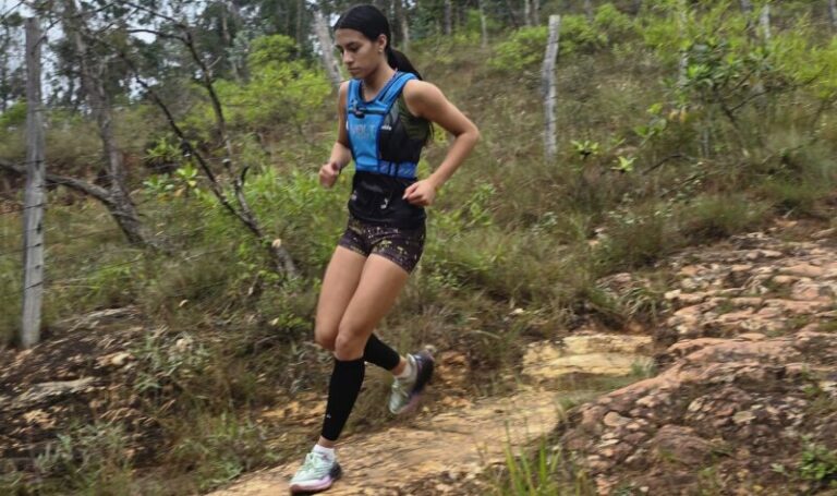 Brenda Insaurralde, atleta correntina, preparándose para el Sudamericano de Trail y Montaña en Bolivia.