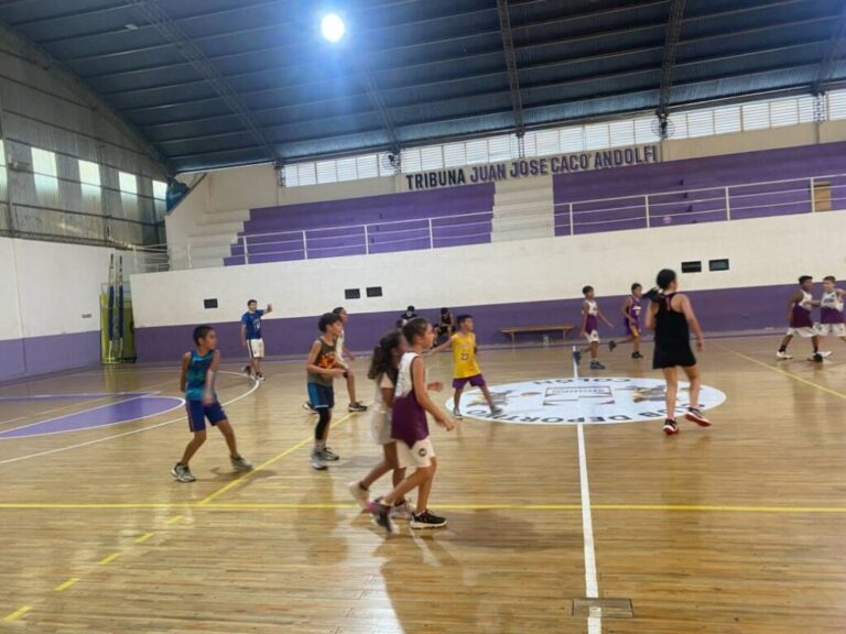 Entrenamiento de las categorías formativas del Club Deportivo Colón en Corrientes