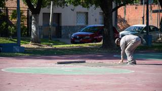 Vista de la plaza Giachino en el barrio Santa Teresita de Corrientes durante las obras de puesta en valor.