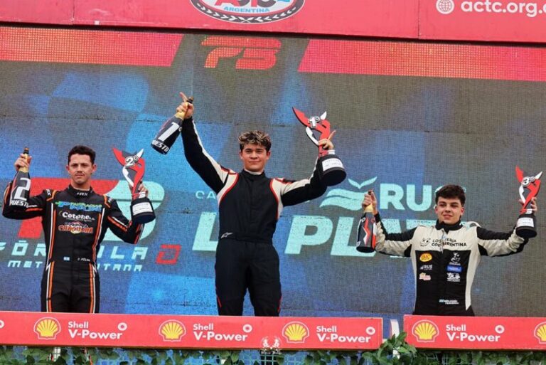 Benjamín Traverso en el podio de la Fórmula 3 Metropolitana en La Plata