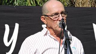 Ramón Humérez, excombatiente de Malvinas, durante su discurso en el acto del 2 de abril en la plaza de 9 de Julio, Corrientes.