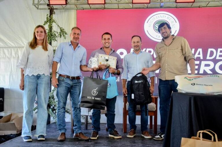 Acto inaugural de la 5ª Expo Feria del Ternero en el predio de la Sociedad Rural de Goya.