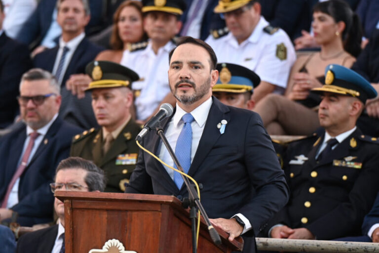 Gobernador de Corrientes, Juan Pablo Valdés, durante una entrevista.