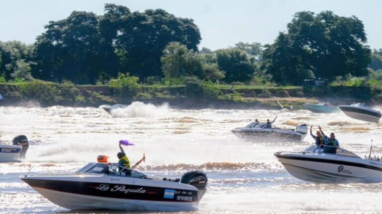 Vista aérea del río Paraná y la costanera de Goya durante la Fiesta Nacional del Surubí