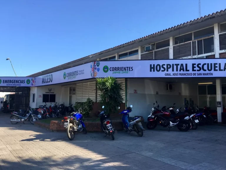 Fachada del Hospital Escuela Gral. José F. de San Martín en Corrientes