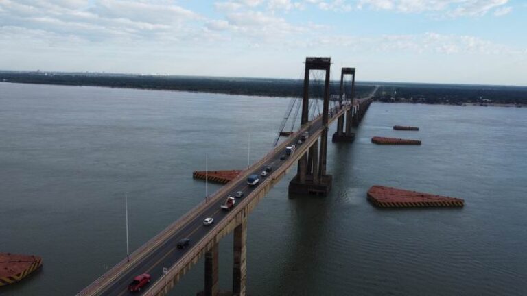 Vista del puente General Manuel Belgrano que conecta Corrientes y Chaco