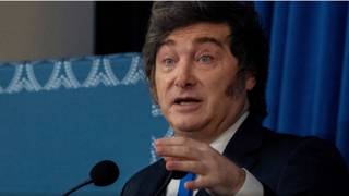 Presidente Javier Milei durante un discurso sobre la economía.