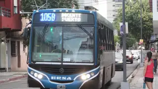 Intendente Claudio Polich durante anuncio sobre transporte urbano en Corrientes