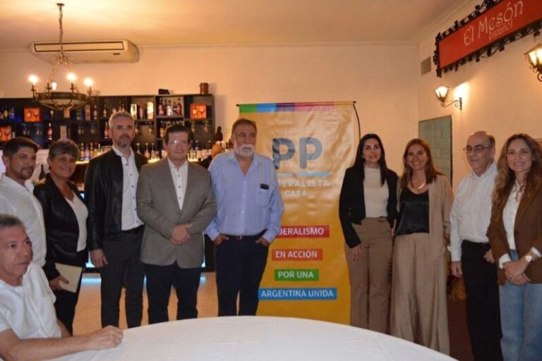 Acto de presentación del Partido Popular Federalista en la Ciudad de Buenos Aires, con la presencia del vicegobernador de Corrientes, Pedro Braillard Poccard.