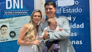 Operativo de rescate en el lugar donde fue hallado el auto con los cuerpos de la pareja en Tucumán.
