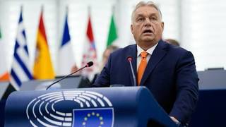 Bandera de la Unión Europea ondeando, símbolo de las instituciones comunitarias.