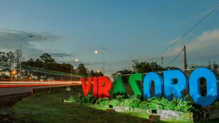 Vista aérea de la ciudad de Gobernador Valentín Virasoro, Corrientes, mostrando su actividad industrial y zonas urbanas.