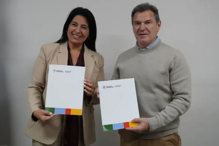 Firma de convenio entre Ministerio de Educación y Lotería de Corrientes
