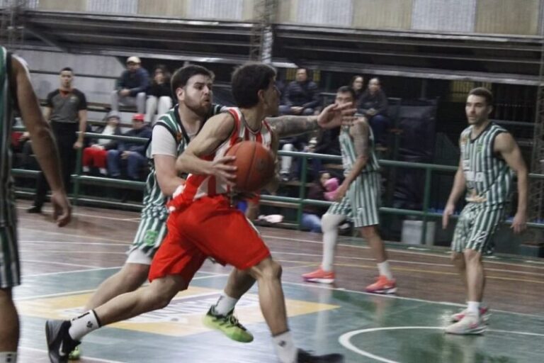 Partido de básquetbol entre Juventus y El Tala