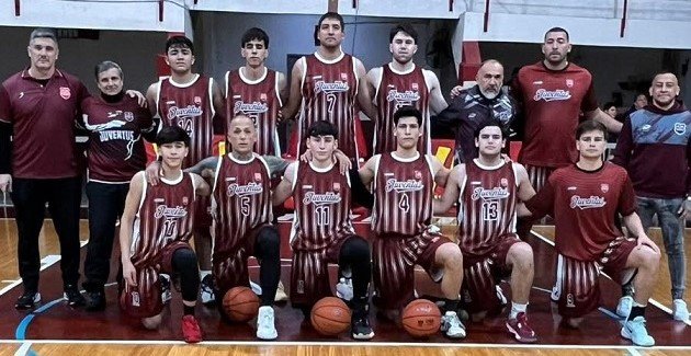 Partido de básquetbol entre Juventus y El Tala en el estadio Jorge Desagastizabal